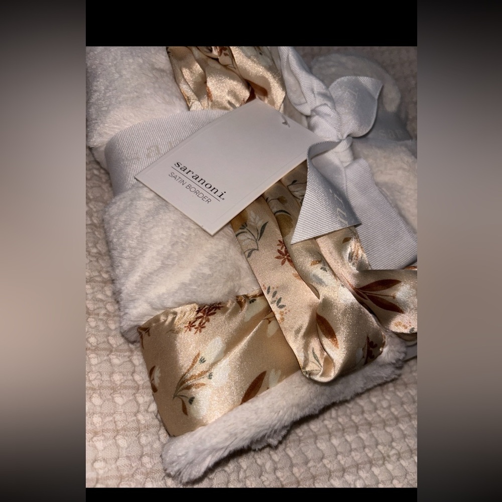 Saranoni Luxury Blanket - Picture 4 of 5